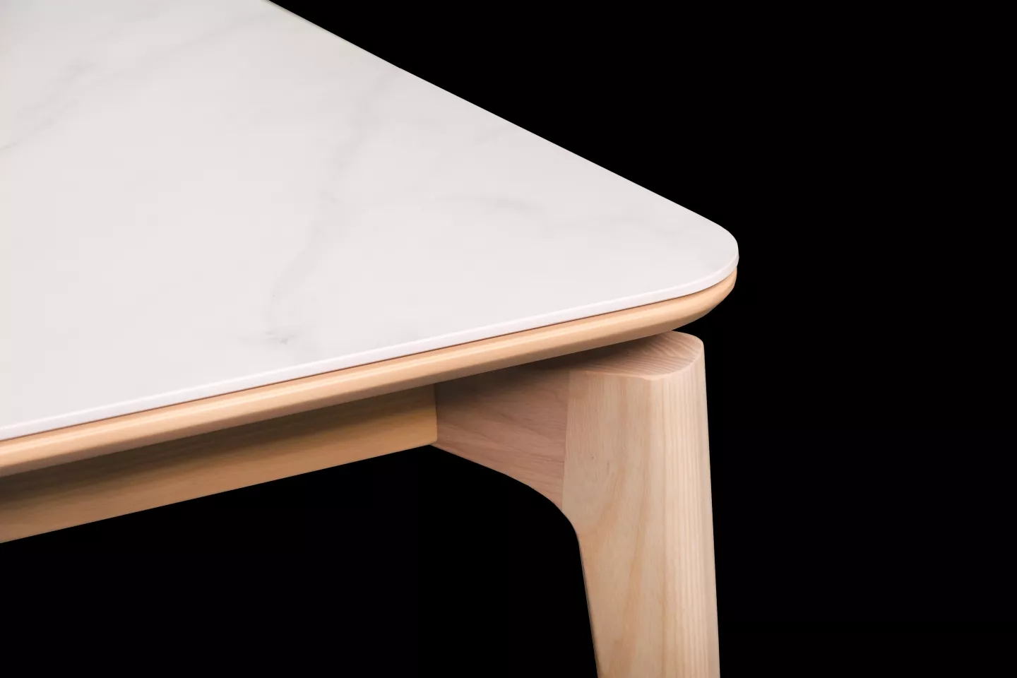 實木餐桌桌腳細節照