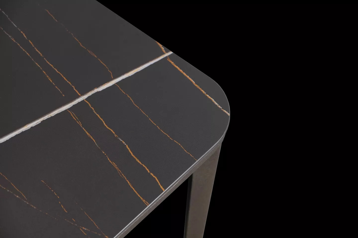 聖羅蘭黑色陶板餐桌