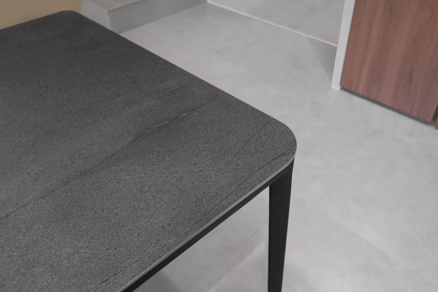 歲月黑陶板餐桌實際拍攝照片