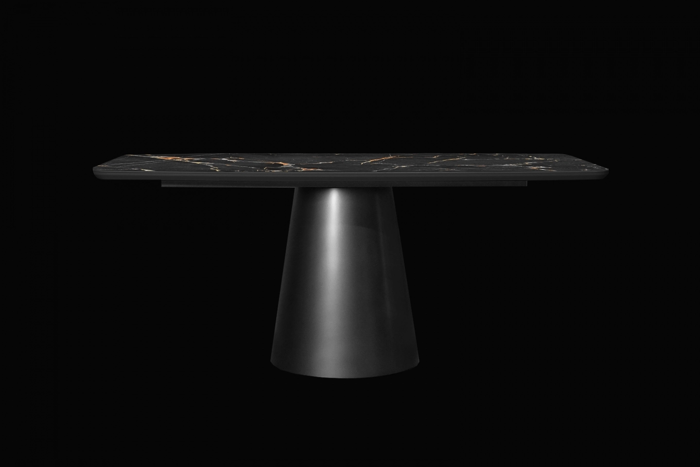 義大利製造陶板餐桌桌面搭配黑色金屬腳座,可提供客製化訂製服務的餐桌