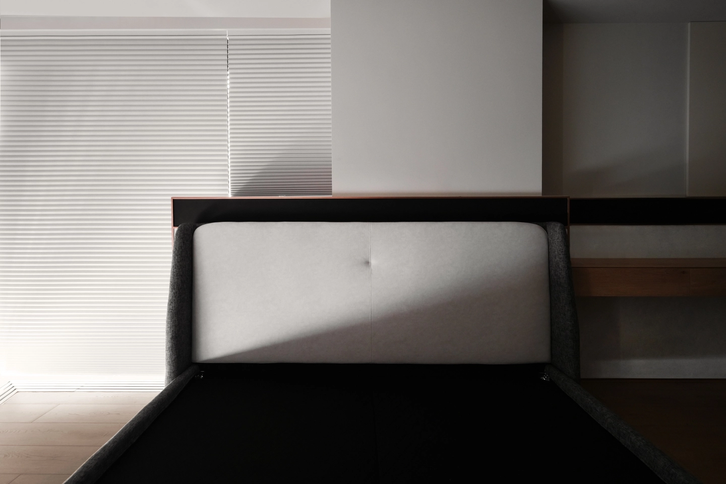 訂製款雙人床床架組搭配布料軟墊可躺靠