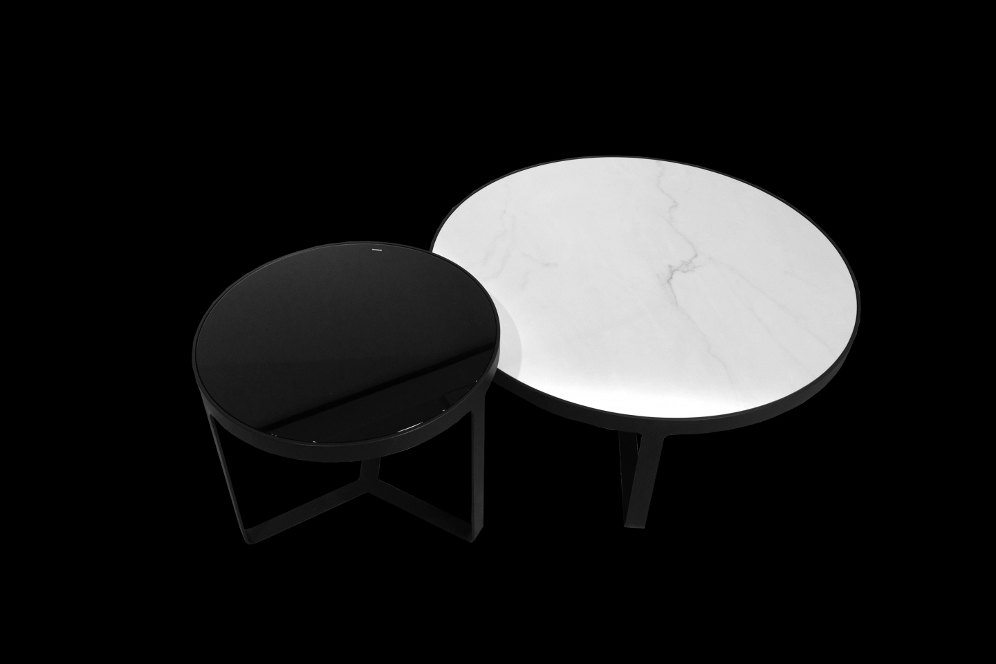 桌面材質有黑色玻璃與陶板桌面