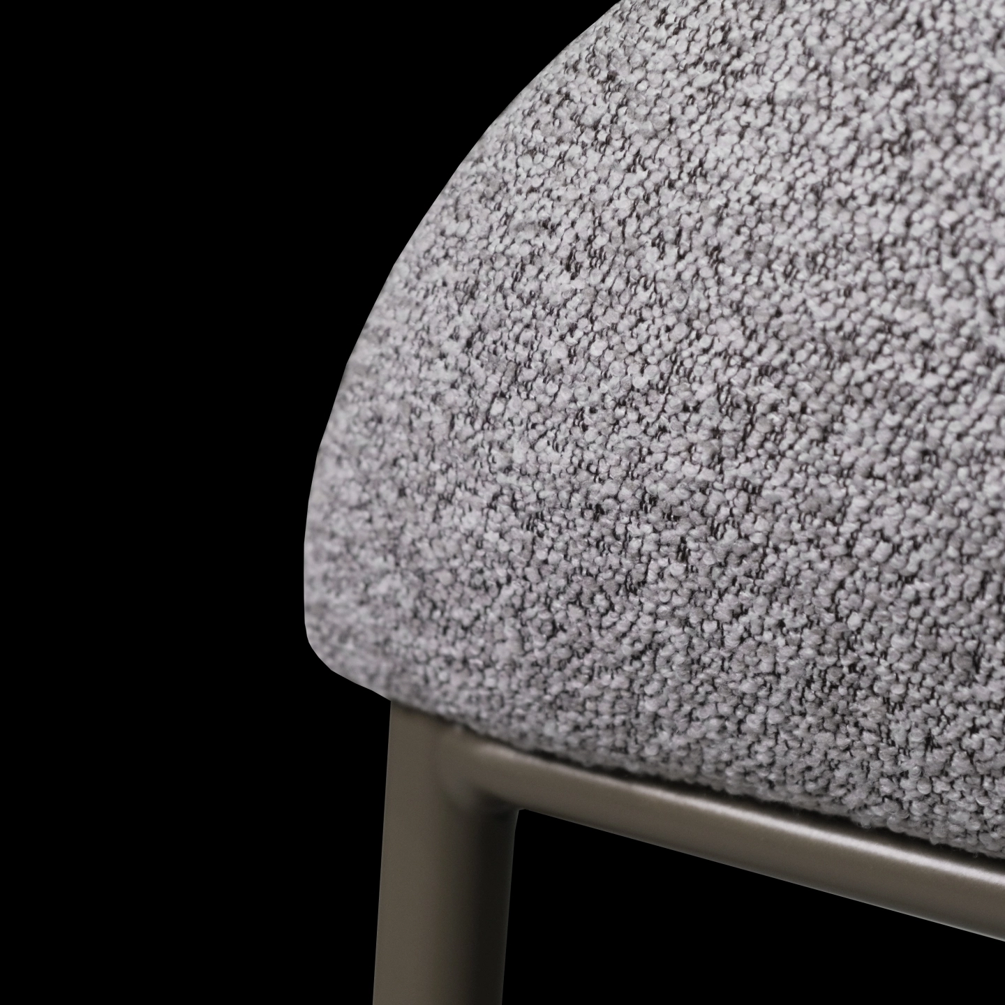 棉麻布的餐椅背面