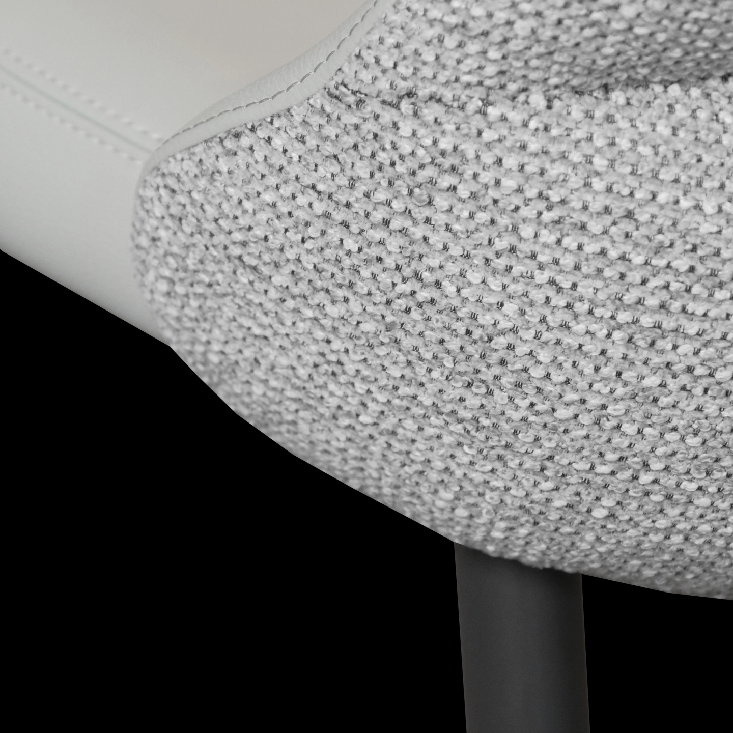 餐椅背面為白色亞麻布料