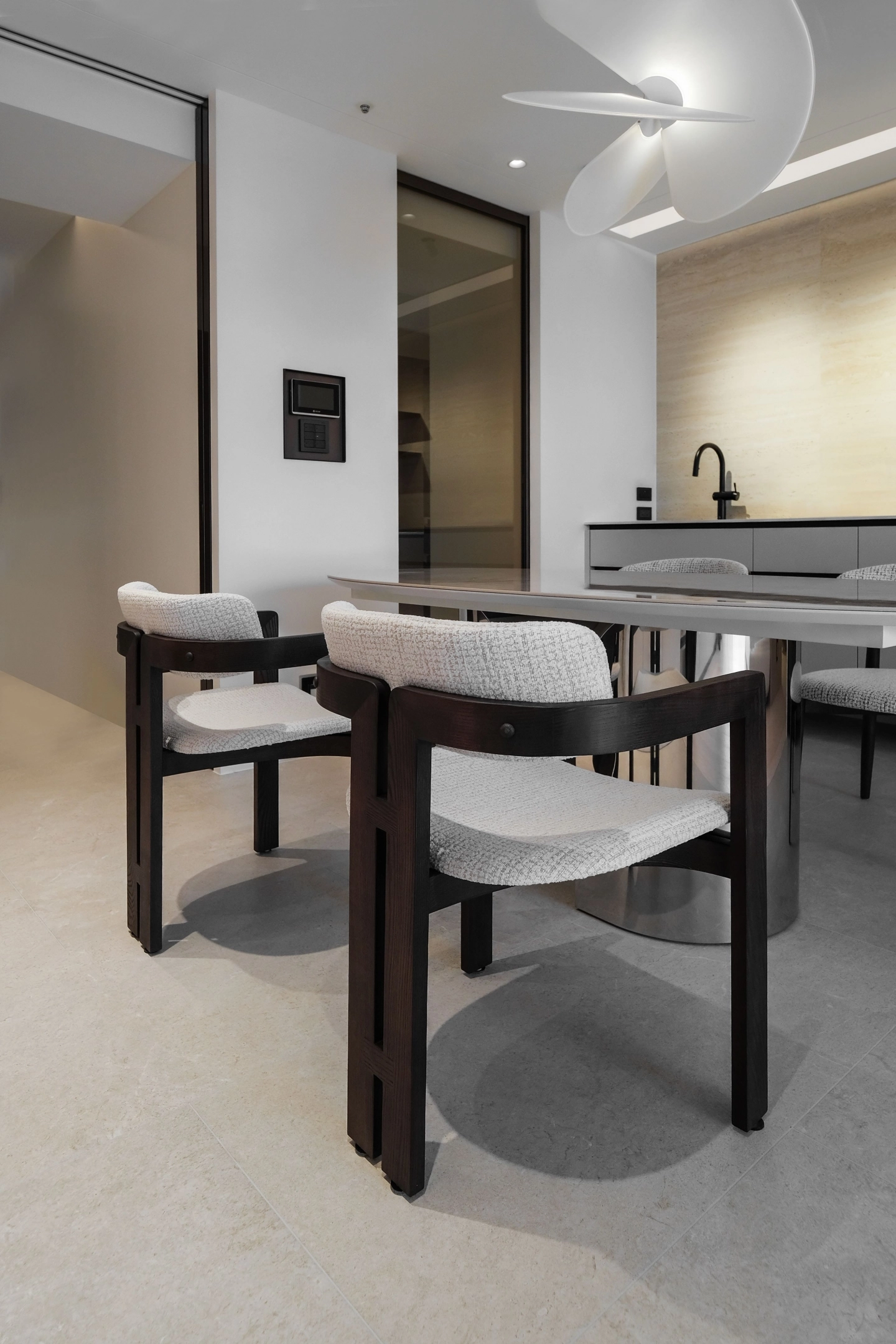 北美梣木實木餐椅搭配布面坐墊